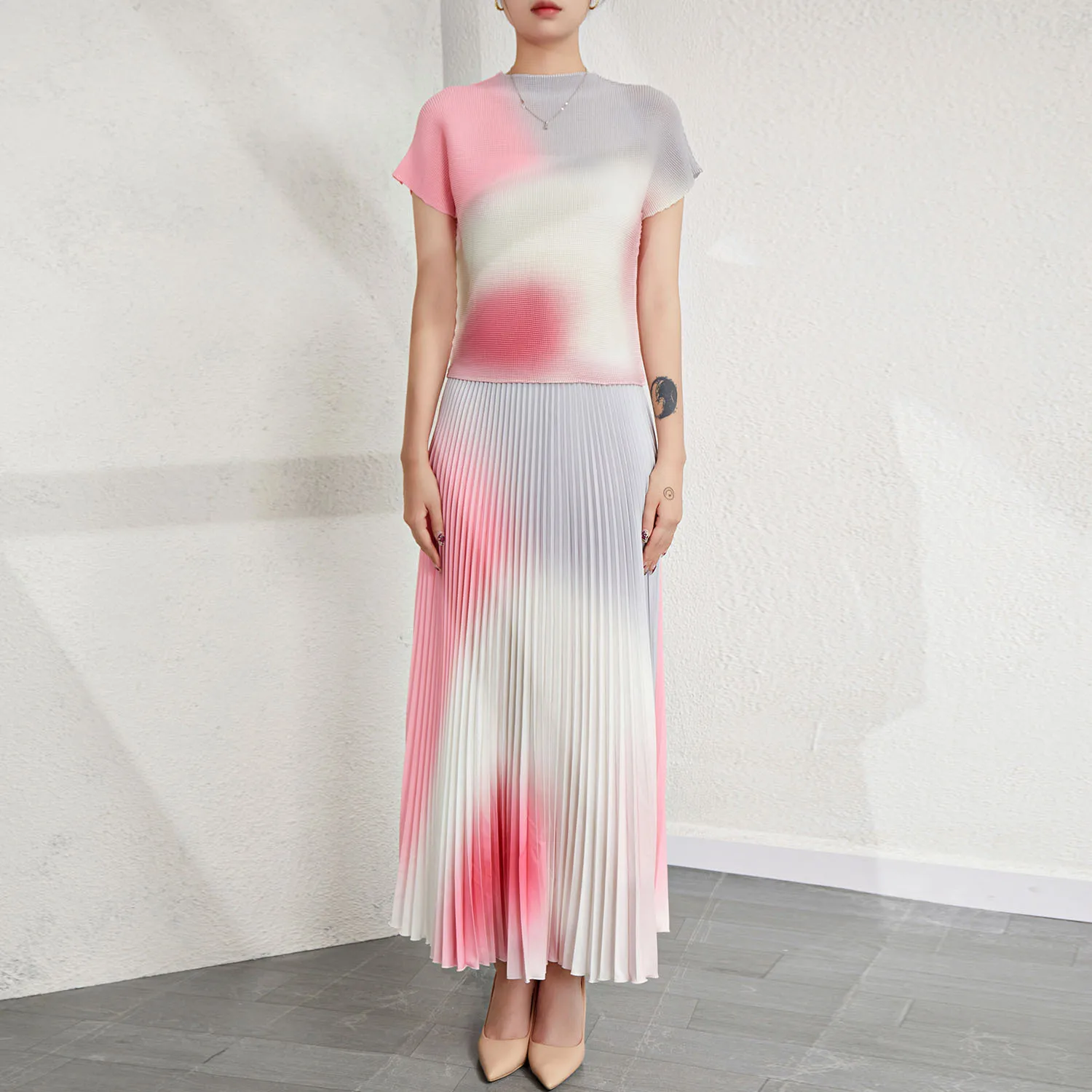 Miyake skladaný vyhovovali žena elastický top skladaná sukňa dvoch-dielny 2023 letné nový high-end veku-zníženie oblek Obrázok 5